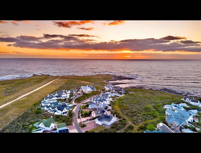 5 BEDROOM HOUSE FOR SALE IN GROTTO BAY
